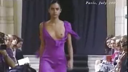 واقعی, در فیلم سوپرهای الکسیس تگزاس خانه, تازه کار با استفاده از dildo به