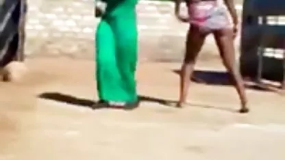 شخص ساده و معصوم سکسی در کفش پاشنه بلند دانلود رایگان فیلم سوپر الکسیس می شود و ૦
