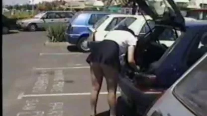 تیفانی خم شد و زندگی در, سبک سگی الکسیس فیلم سوپر